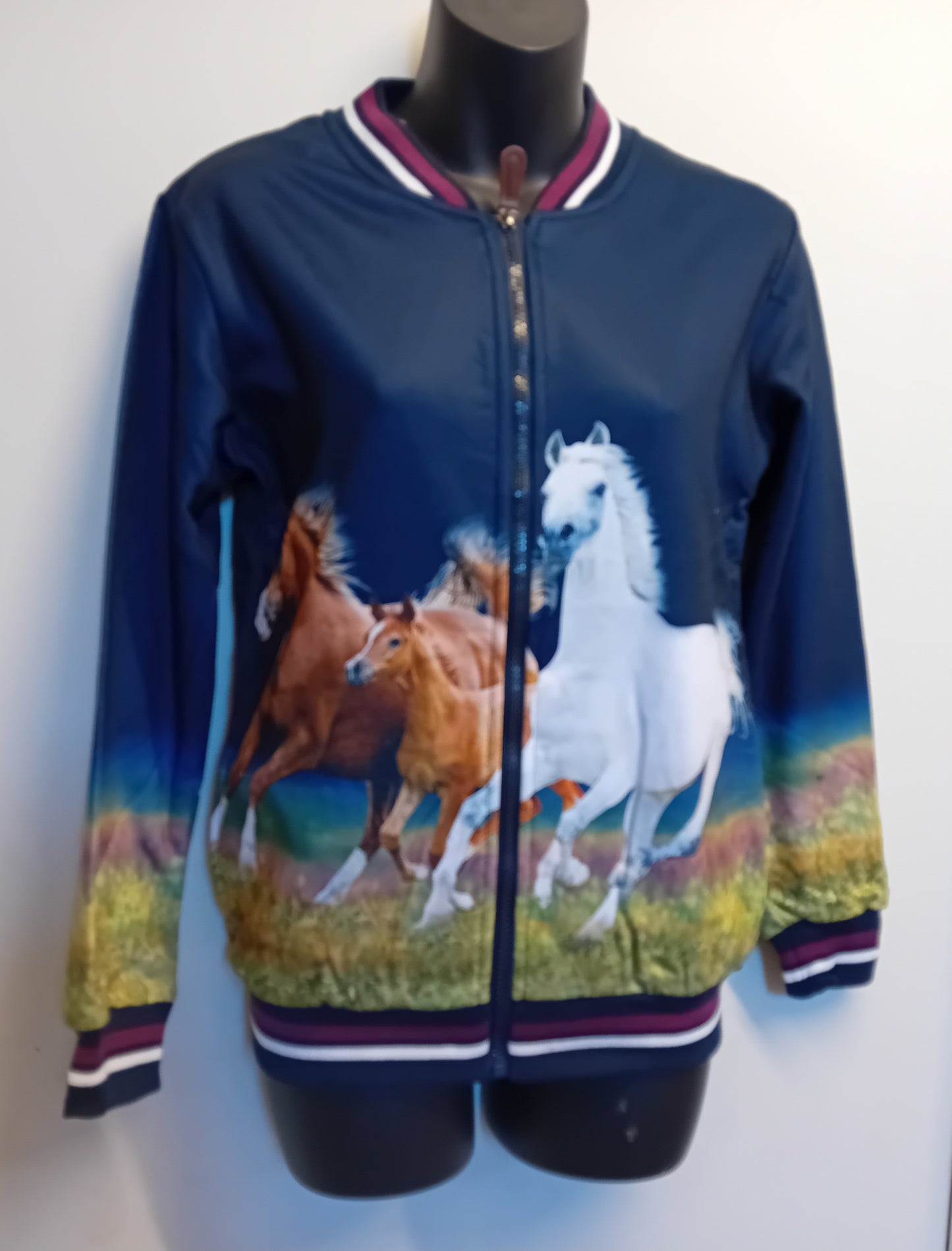 donkerblauw vest met 3 paarden zonder capuchon